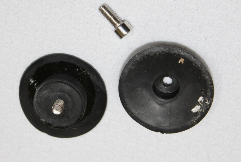 SUCKER FEET REPLACEMENT for OILLESS VACUUM PUMP: A pair with short bolts each
